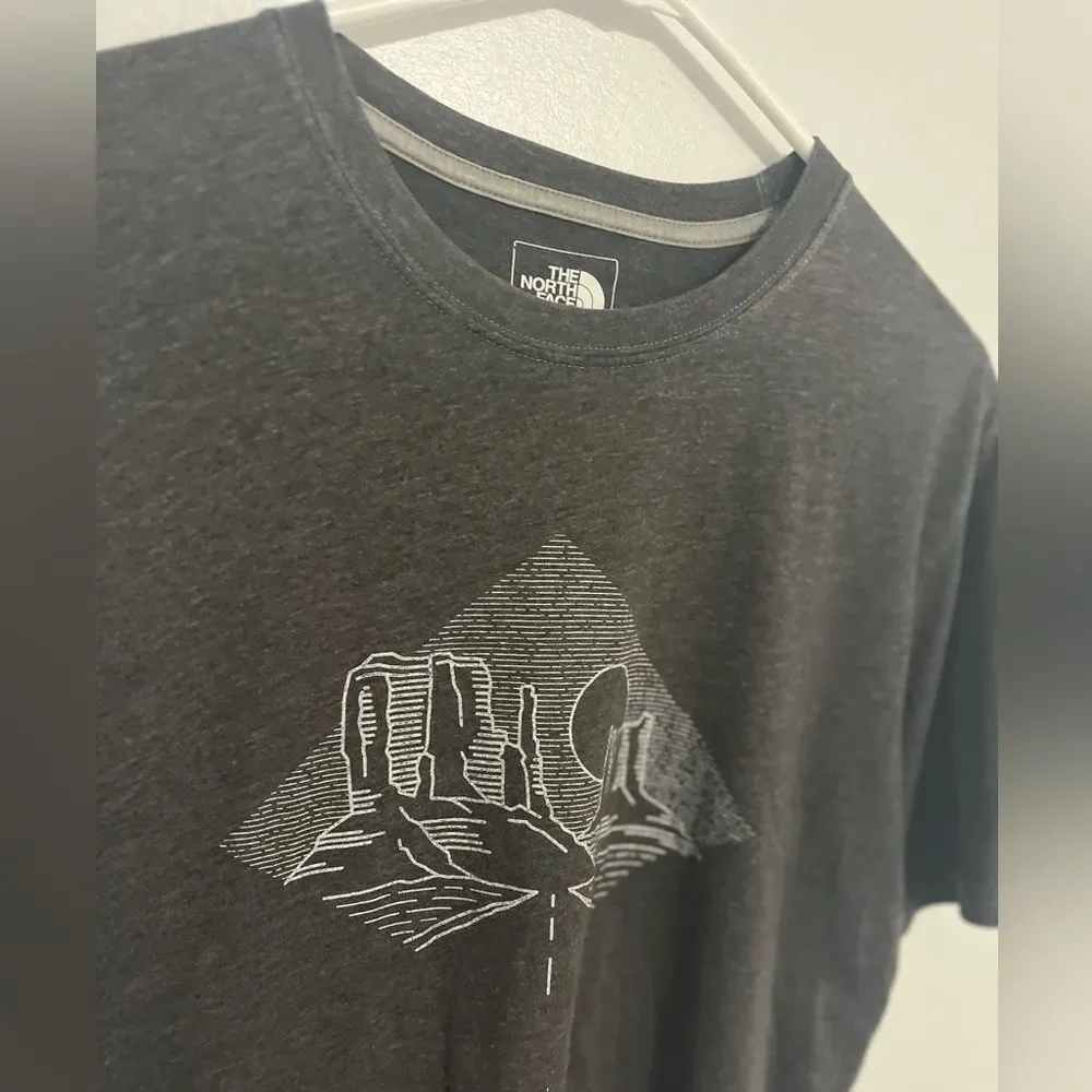 The North Face Gray Graphic T-Shirts Sz M